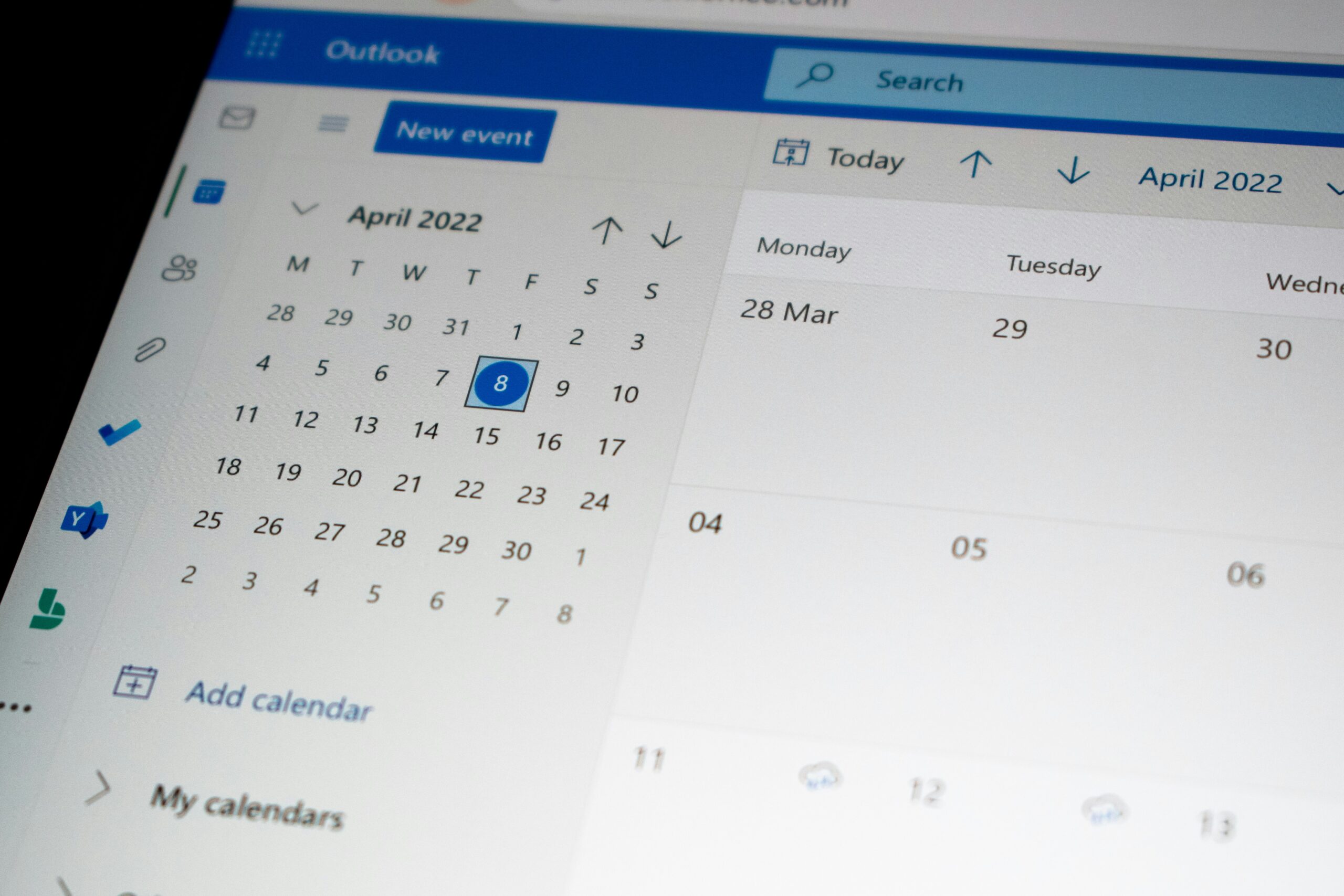 Digitale kalender op een scherm met een gemarkeerde datum